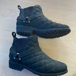 Teva quilted boots, size 5.5